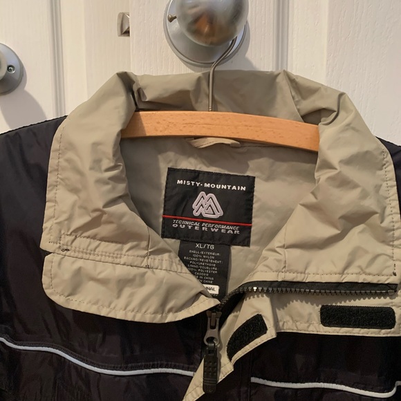 Misty mountain wind breaker - Picture 2 of 4